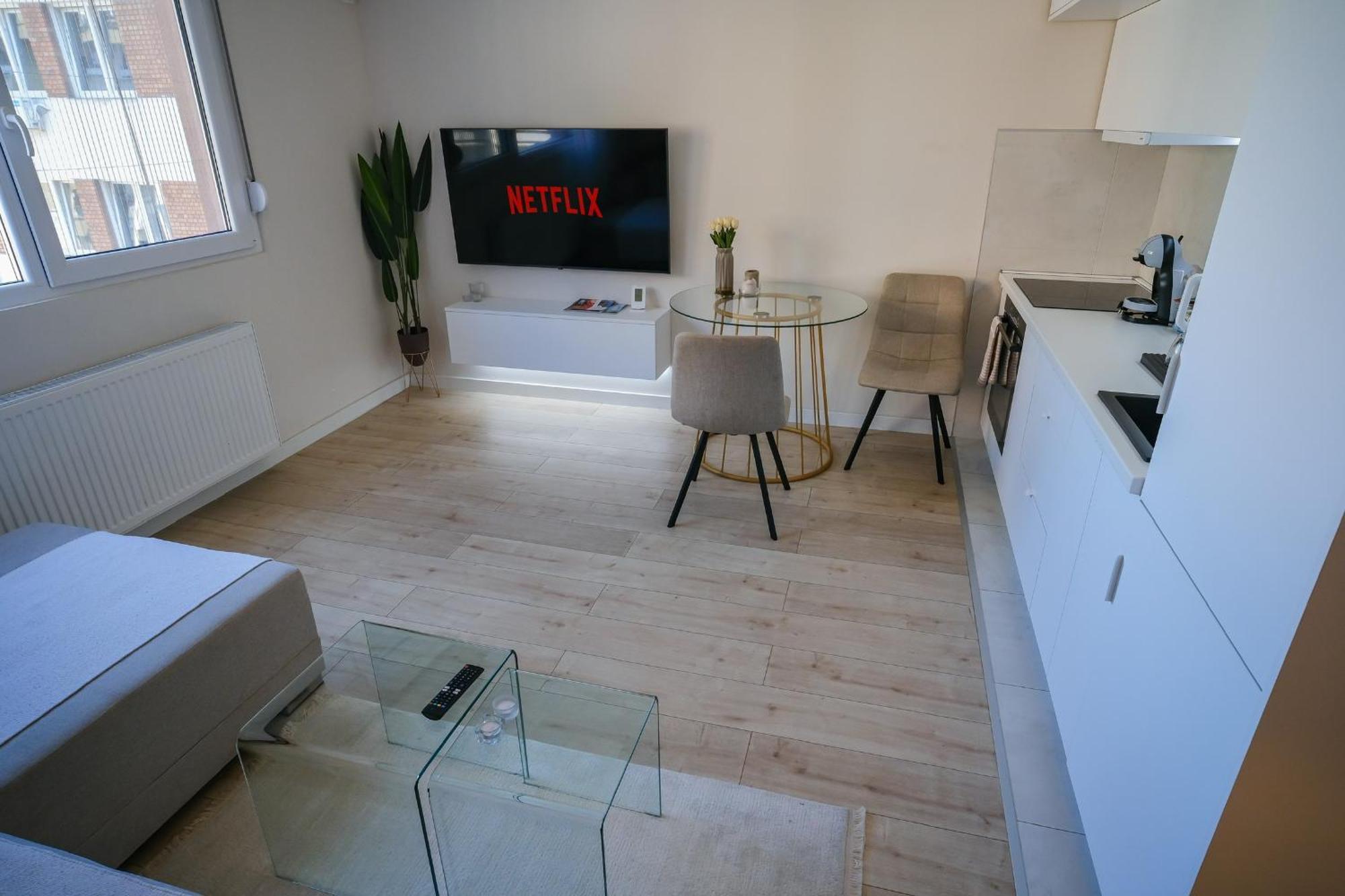 Apartment In Nis, Center! Brand-New ภายนอก รูปภาพ