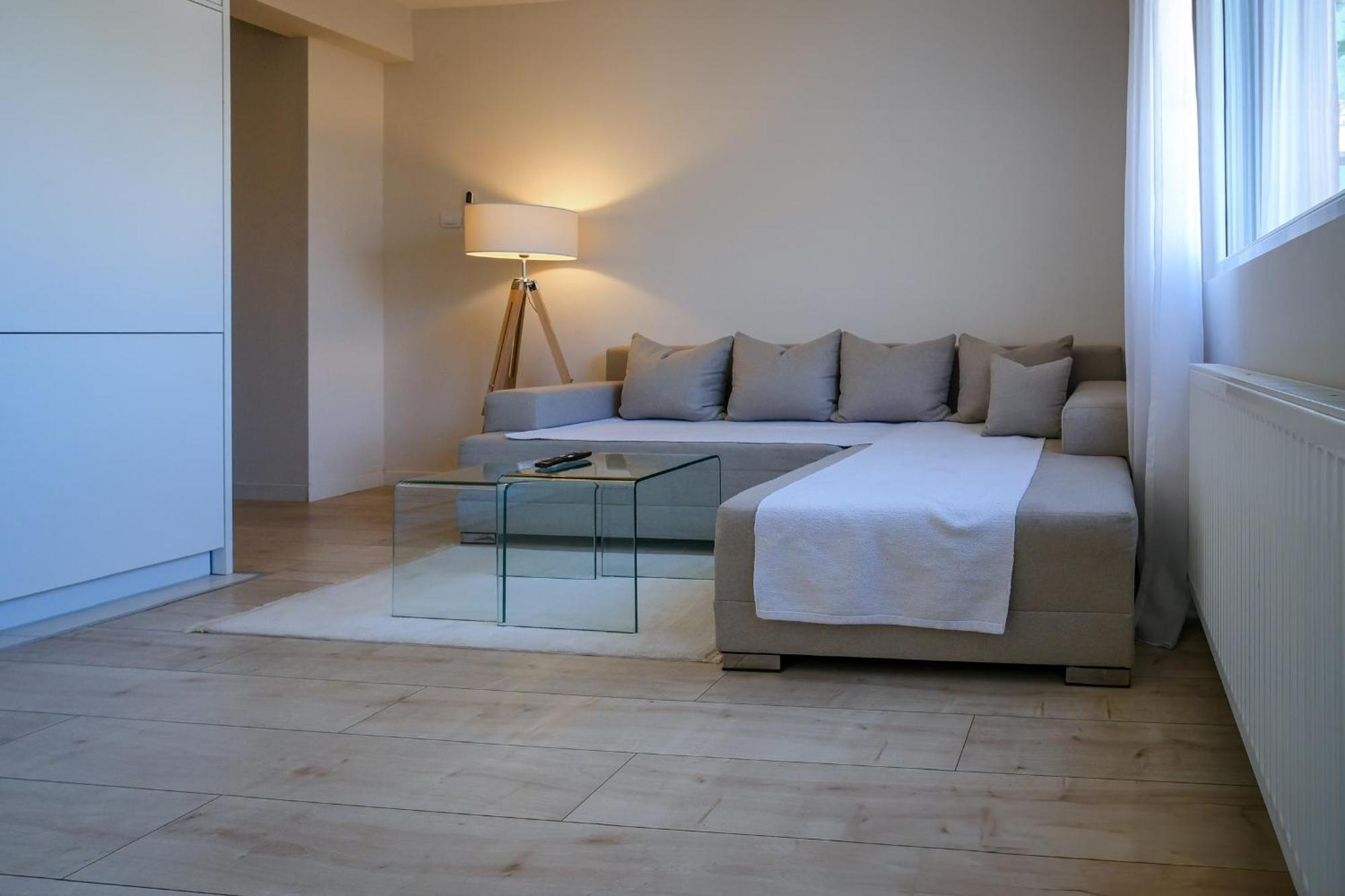 Apartment In Nis, Center! Brand-New ภายนอก รูปภาพ
